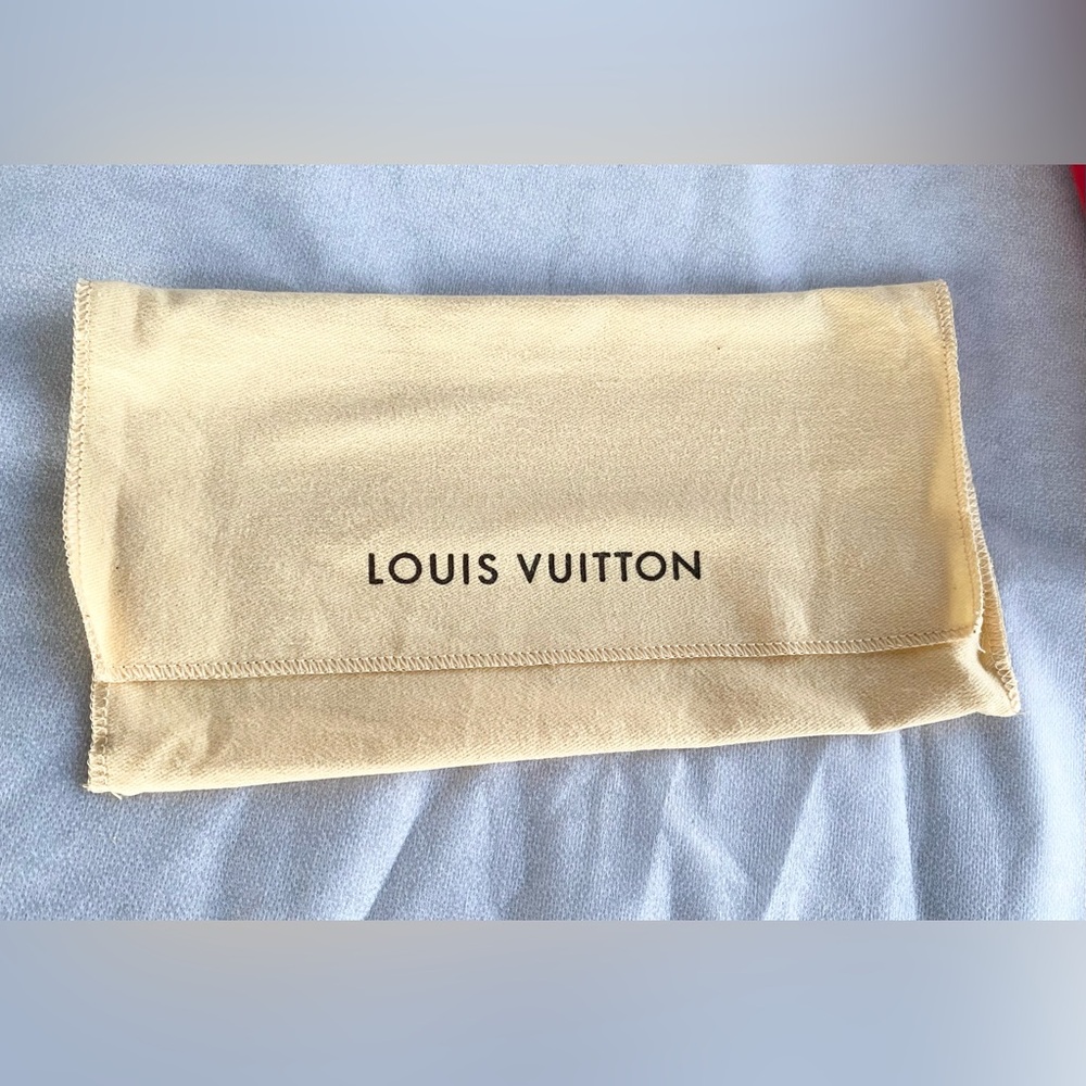 Louis Vuitton small dusty